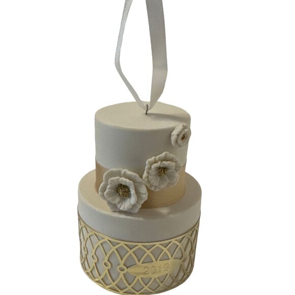 Hallmark Keepsake 2019 "I Do" Ornament Decoration Wedding Cake Design - Picture 6 of 6